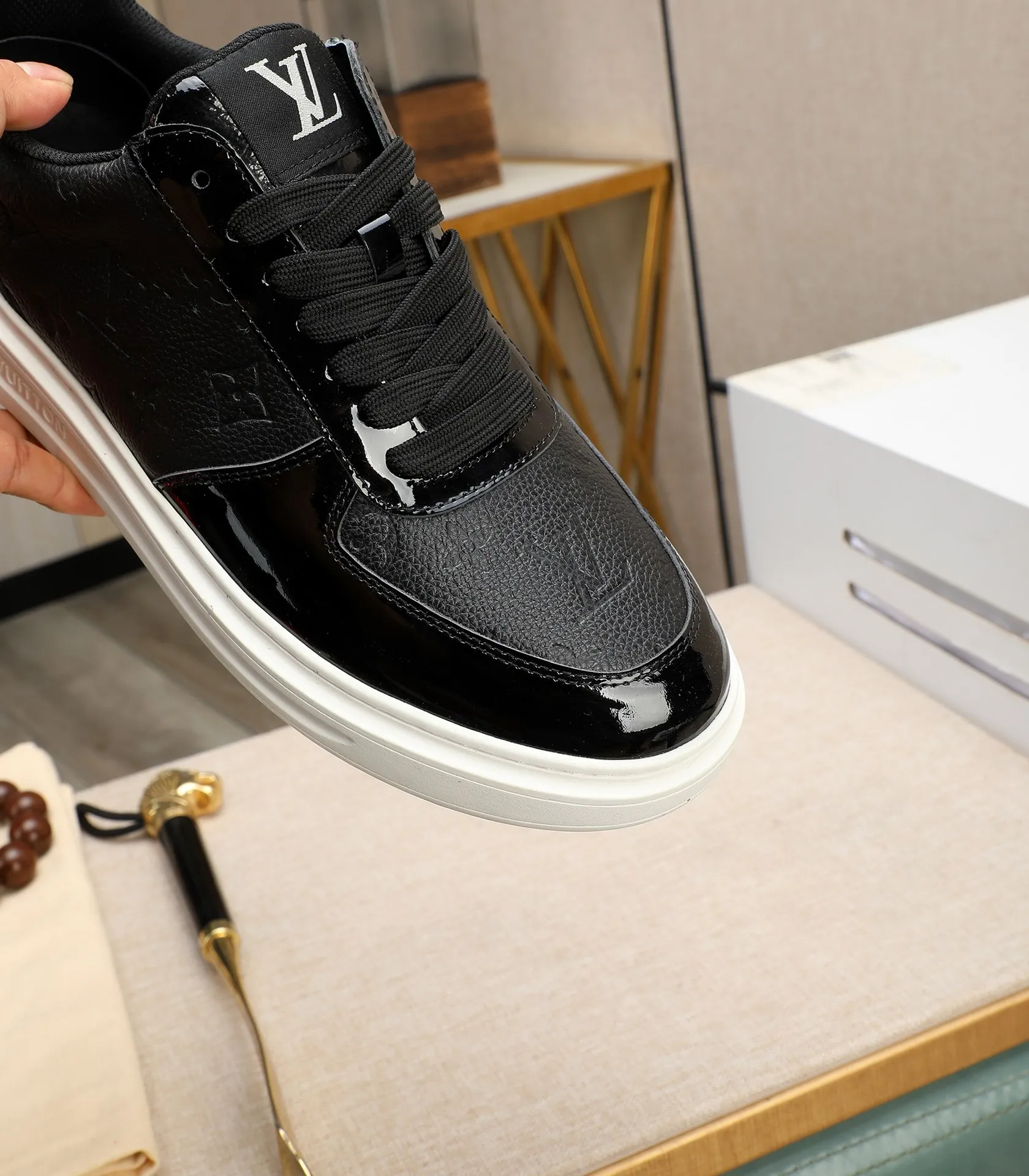 Men's shoes 💰540 💰(Niuli: full package) louis vuitton (Louis Vuitton/lv) top 🔍🔍 new models are on sale at the same time at the counter. The upper 🇮🇹 is imported from Italy, first-layer cowhide, and the lining is fully imported cowhide. 💪💪, completely 1⃣️ to 1 ⃣️Re-engraved🇮🇹💪💪, ⚠Sole: The original sole is specially provided by the original factory, the exclusive movable molded sole is super comfortable, ⚠The original factory follows the order, 🔍🔍high quality, you can enter and exit the counter at will, welcome to compare⚠. Code number:38-44